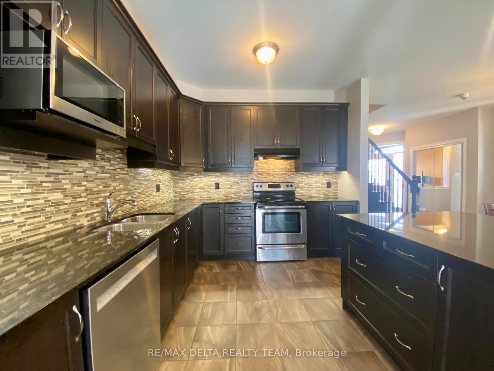 66 Escallonia Court, Ottawa, Ontario  K2S 0W9 - Photo 3 - X12668882