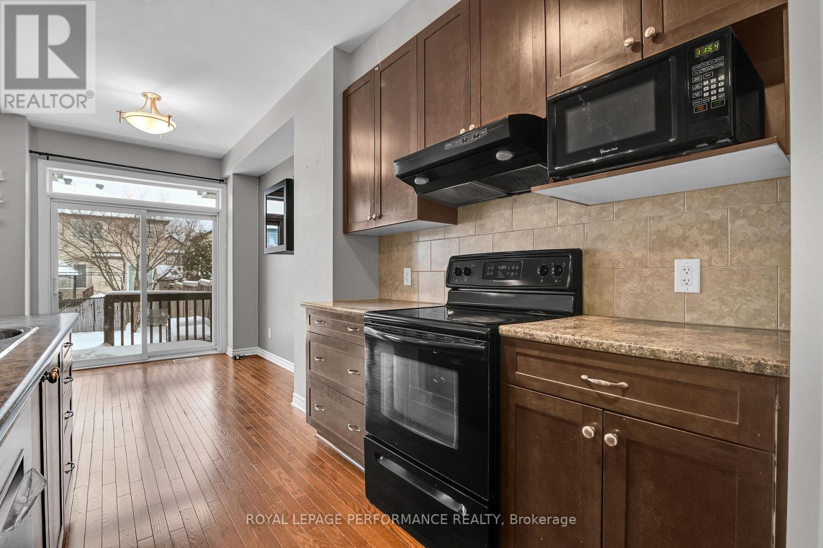 114 Mojave Crescent, Ottawa, Ontario  K2S 0H3 - Photo 10 - X12669034