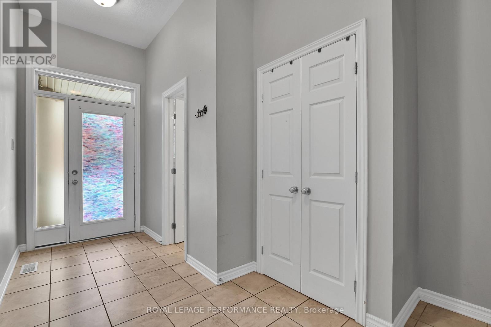 114 Mojave Crescent, Ottawa, Ontario  K2S 0H3 - Photo 4 - X12669034