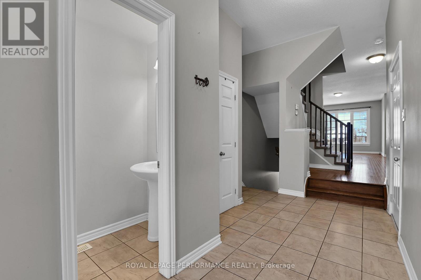 114 Mojave Crescent, Ottawa, Ontario  K2S 0H3 - Photo 5 - X12669034