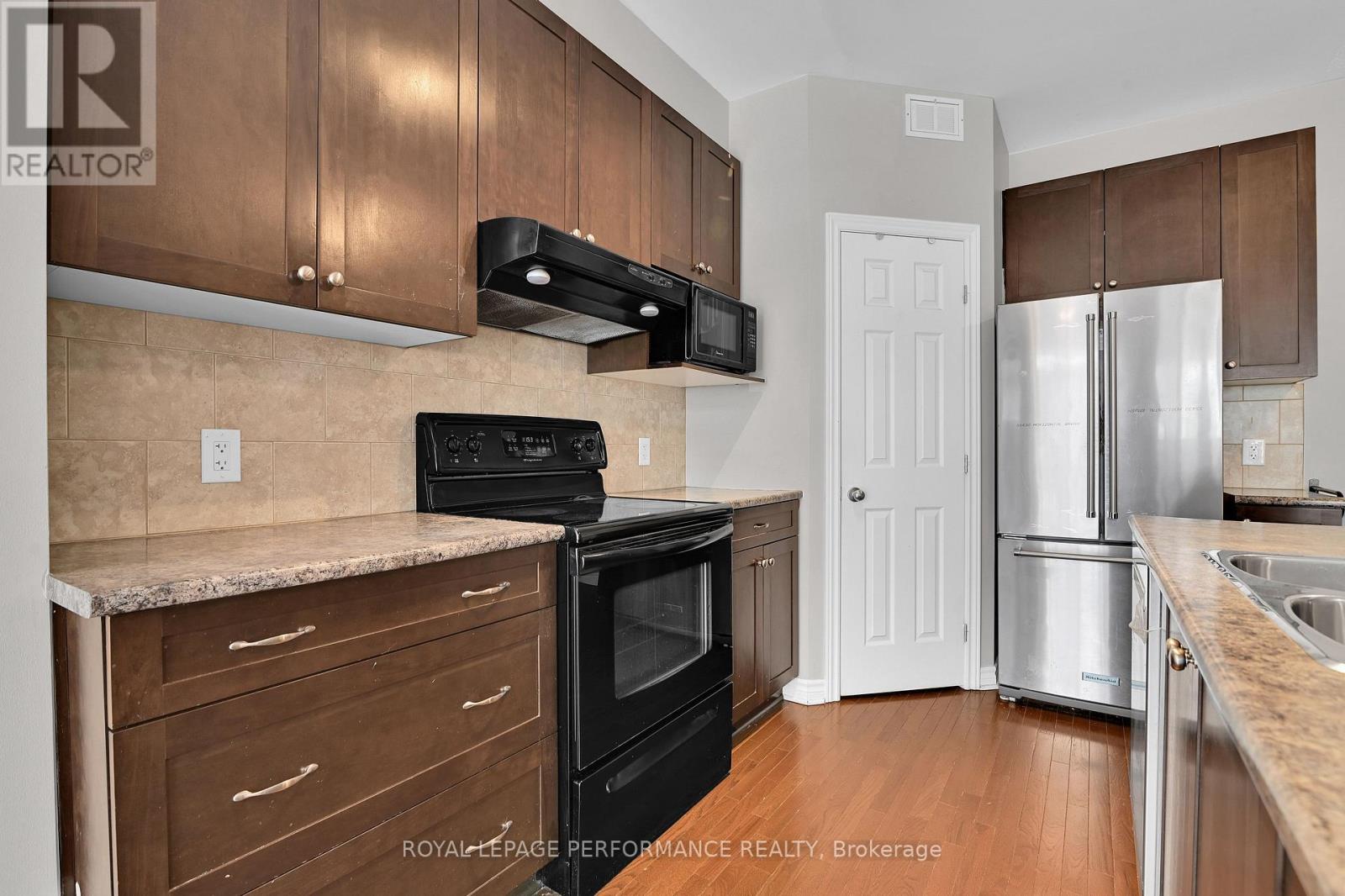 114 Mojave Crescent, Ottawa, Ontario  K2S 0H3 - Photo 8 - X12669034