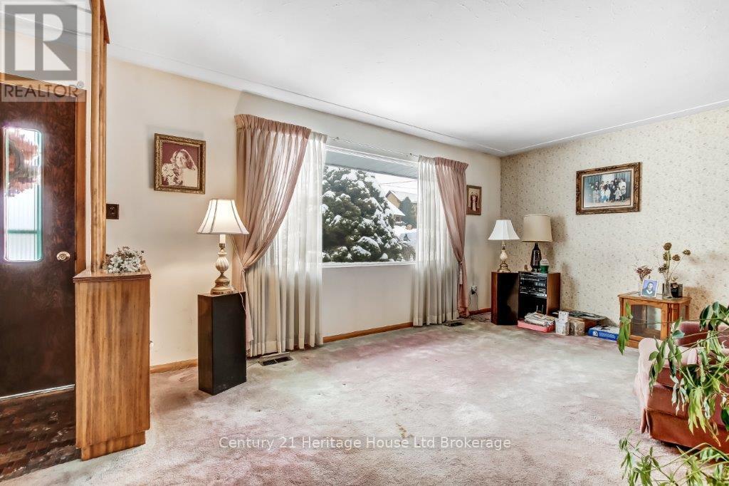 876 Isabel Street, Woodstock, Ontario  N4S 2A8 - Photo 3 - X12669110