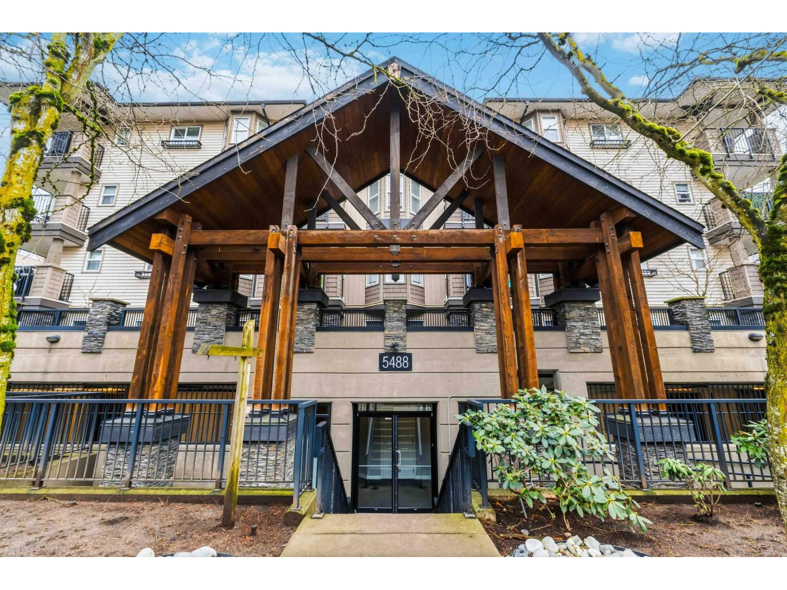 301 5488 198 Street, Langley, British Columbia  V3A 1G2 - Photo 1 - R3075864