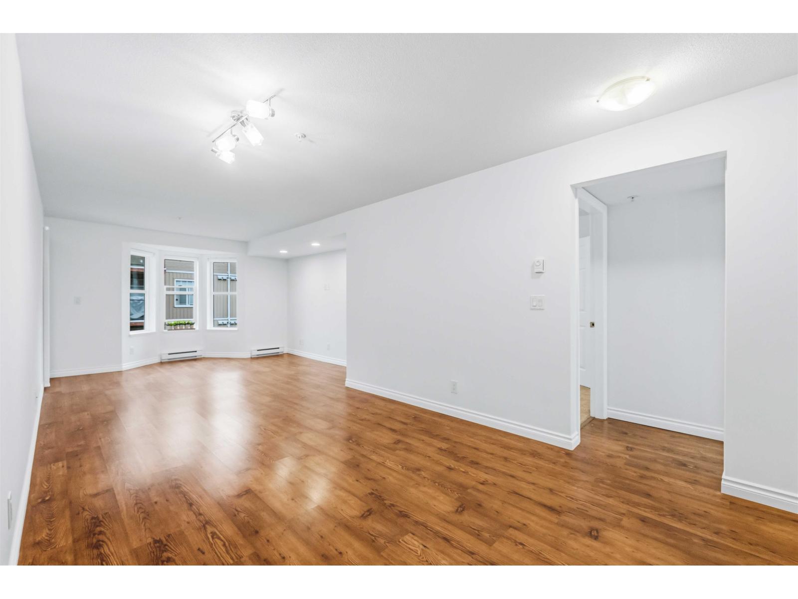 301 5488 198 Street, Langley, British Columbia  V3A 1G2 - Photo 14 - R3075864