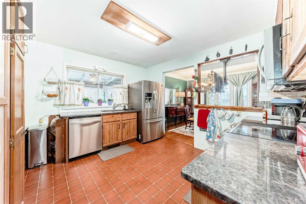 5923 Thorncliffe Drive Nw, Calgary, Alberta  T2K 2Z9 - Photo 8 - A2276899