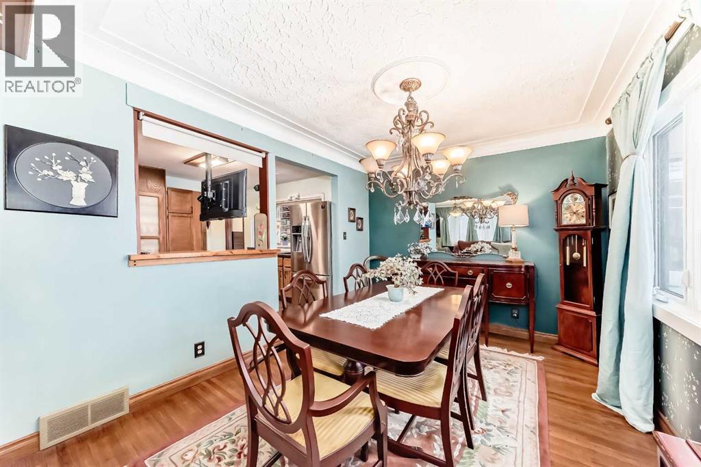 5923 Thorncliffe Drive Nw, Calgary, Alberta  T2K 2Z9 - Photo 12 - A2276899