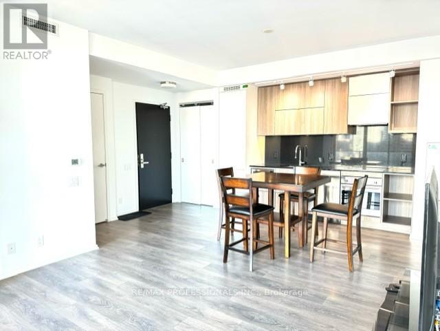 1708 - 125 Peter Street, Toronto, Ontario  M5V 0M2 - Photo 2 - C12668968