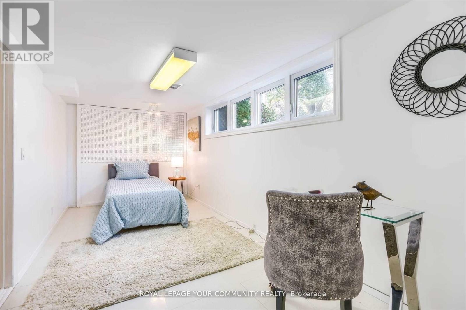 1 Yewfield Crescent, Toronto, Ontario  M3B 2Y4 - Photo 21 - C12669140