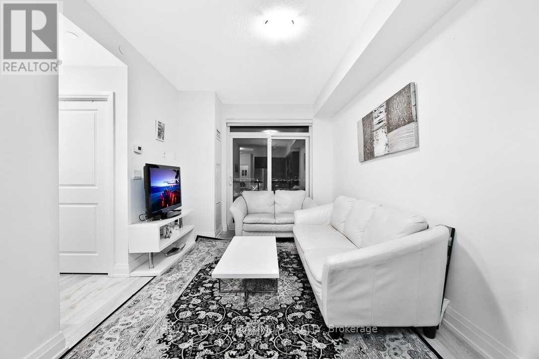 2112 - 3600 Highway 7 Road, Vaughan, Ontario  L4L 0G7 - Photo 2 - N12665350