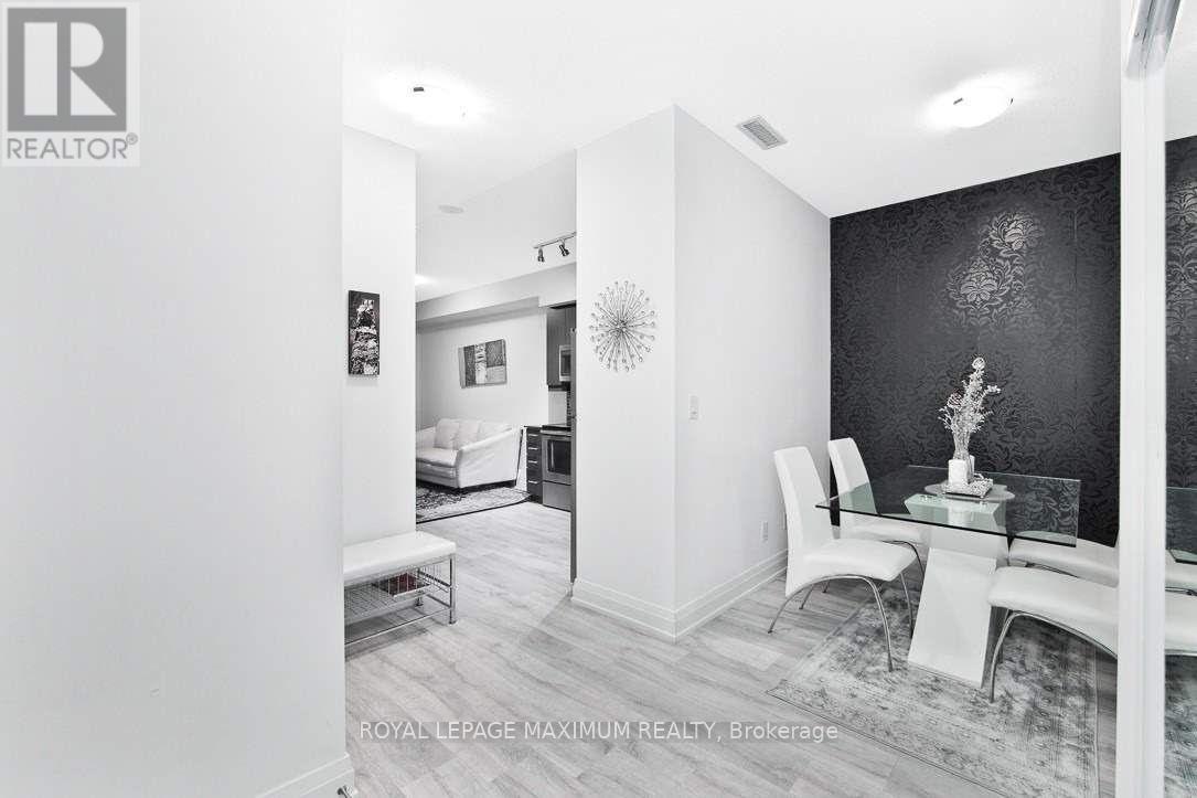 2112 - 3600 Highway 7 Road, Vaughan, Ontario  L4L 0G7 - Photo 5 - N12665350