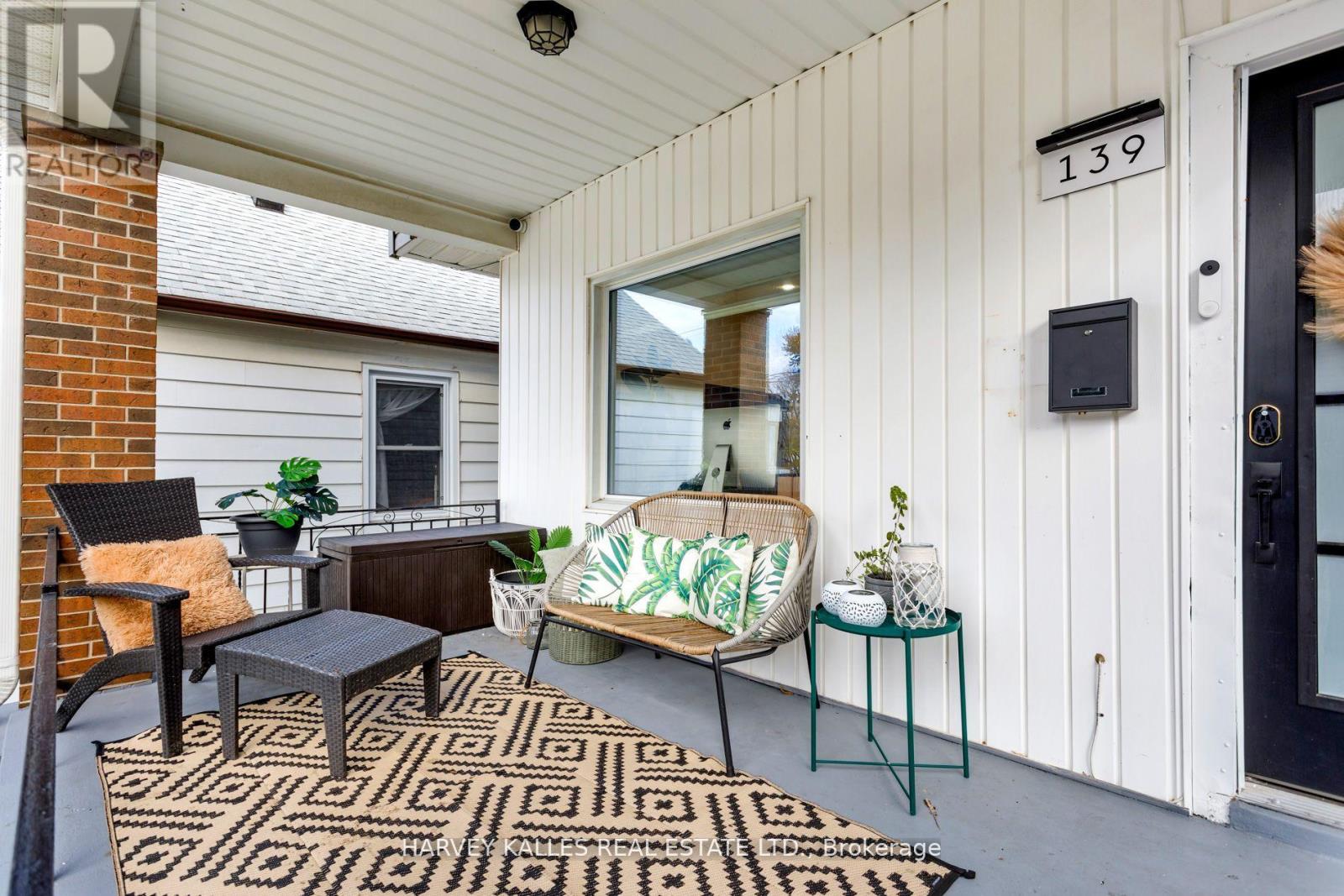 139 King Edward Avenue, Toronto, Ontario  M4C 5J7 - Photo 5 - E12668900