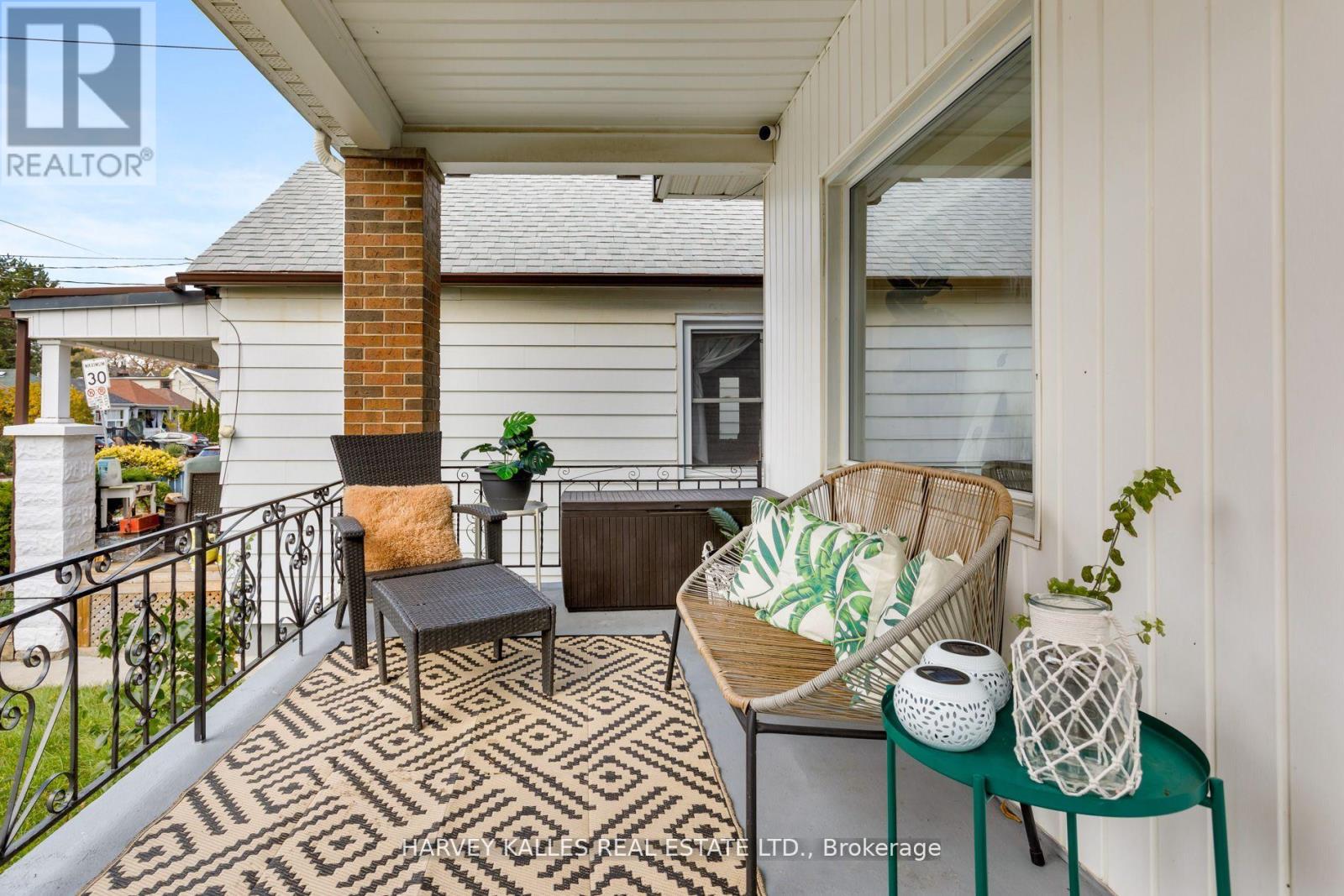 139 King Edward Avenue, Toronto, Ontario  M4C 5J7 - Photo 7 - E12668900