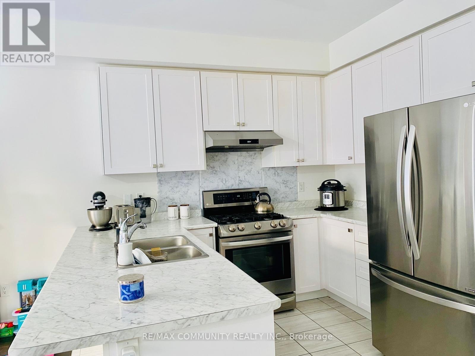 1163 Enchanted Crescent, Pickering, Ontario  L1X 0H1 - Photo 3 - E12669042