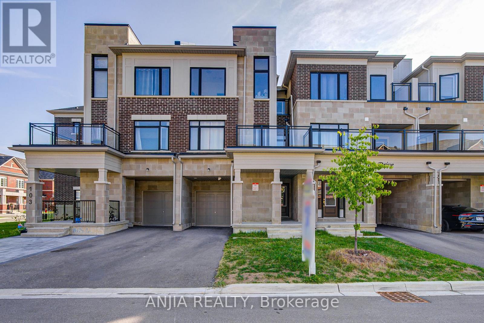 105 NESS DRIVE, Richmond Hill, Ontario