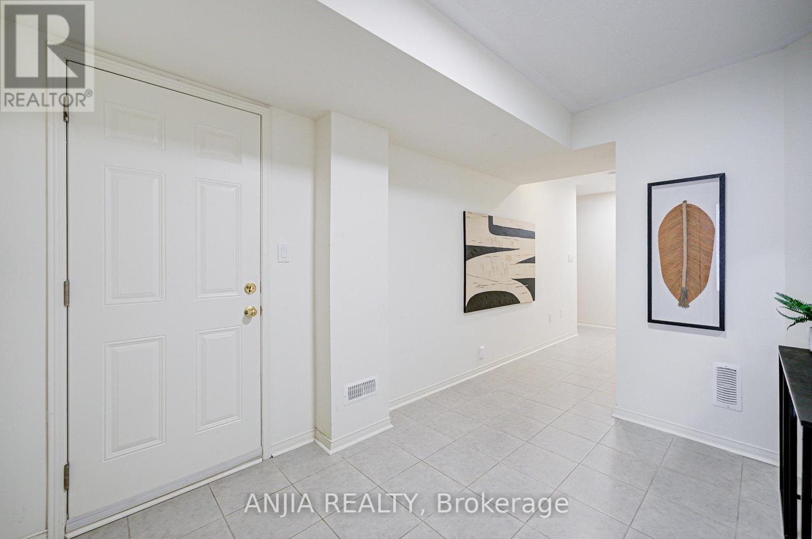 105 Ness Drive, Richmond Hill, Ontario  L4S 0K9 - Photo 5 - N12668942