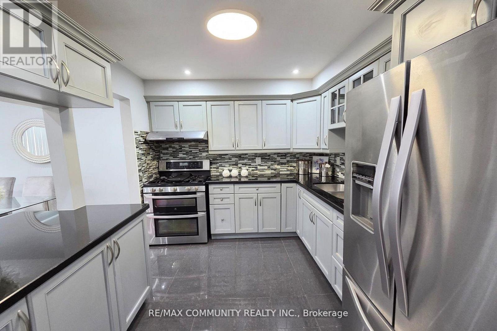 31 Stather Crescent, Markham, Ontario  L3S 1C9 - Photo 7 - N12669004