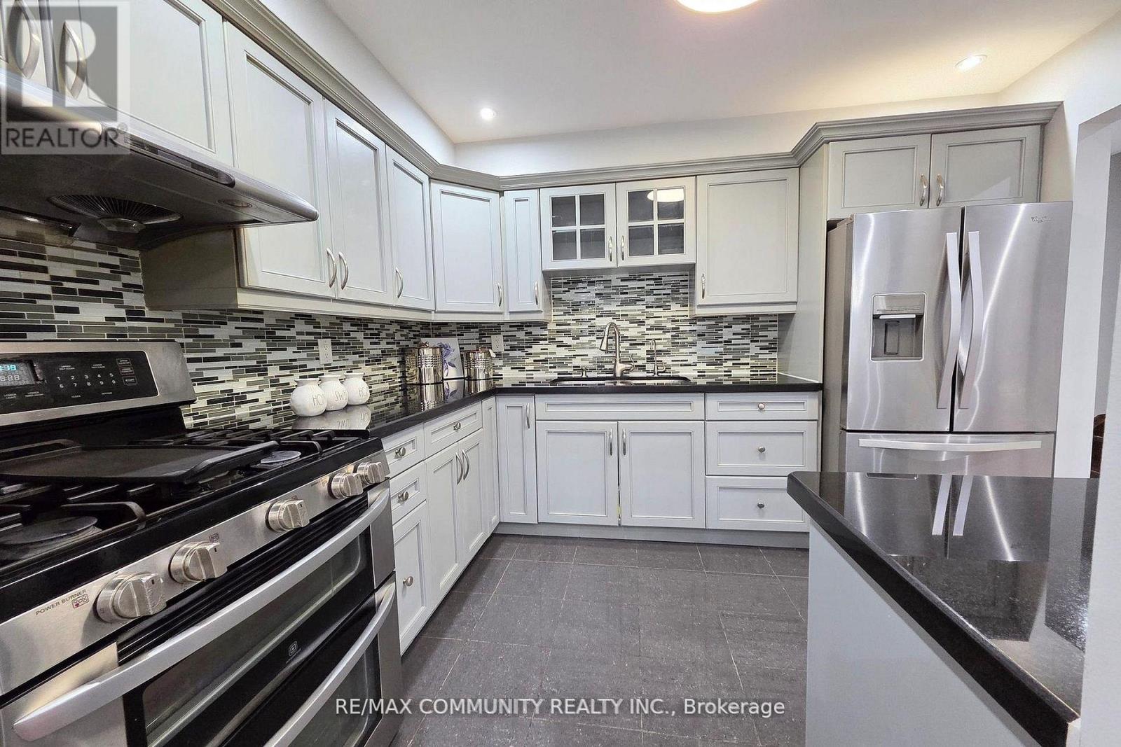 31 Stather Crescent, Markham, Ontario  L3S 1C9 - Photo 8 - N12669004