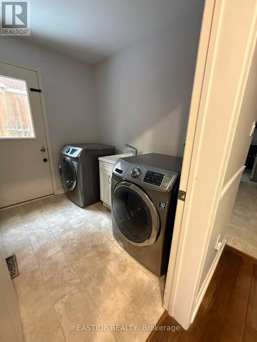 23 Briarwood Road, Markham, Ontario  L3R 2W7 - Photo 11 - N12669092