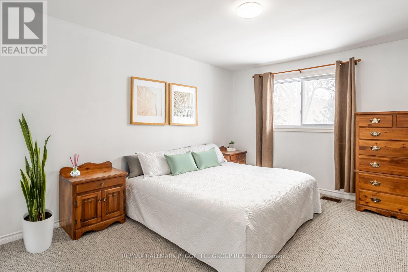 5853 Yonge Street, Innisfil, Ontario  L0L 1K0 - Photo 9 - N12669136