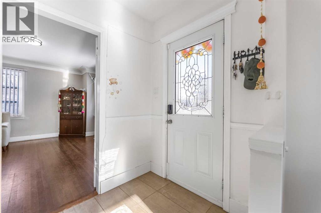 1623 Summit Street Sw, Calgary, Alberta  T3C 2L8 - Photo 4 - A2275099