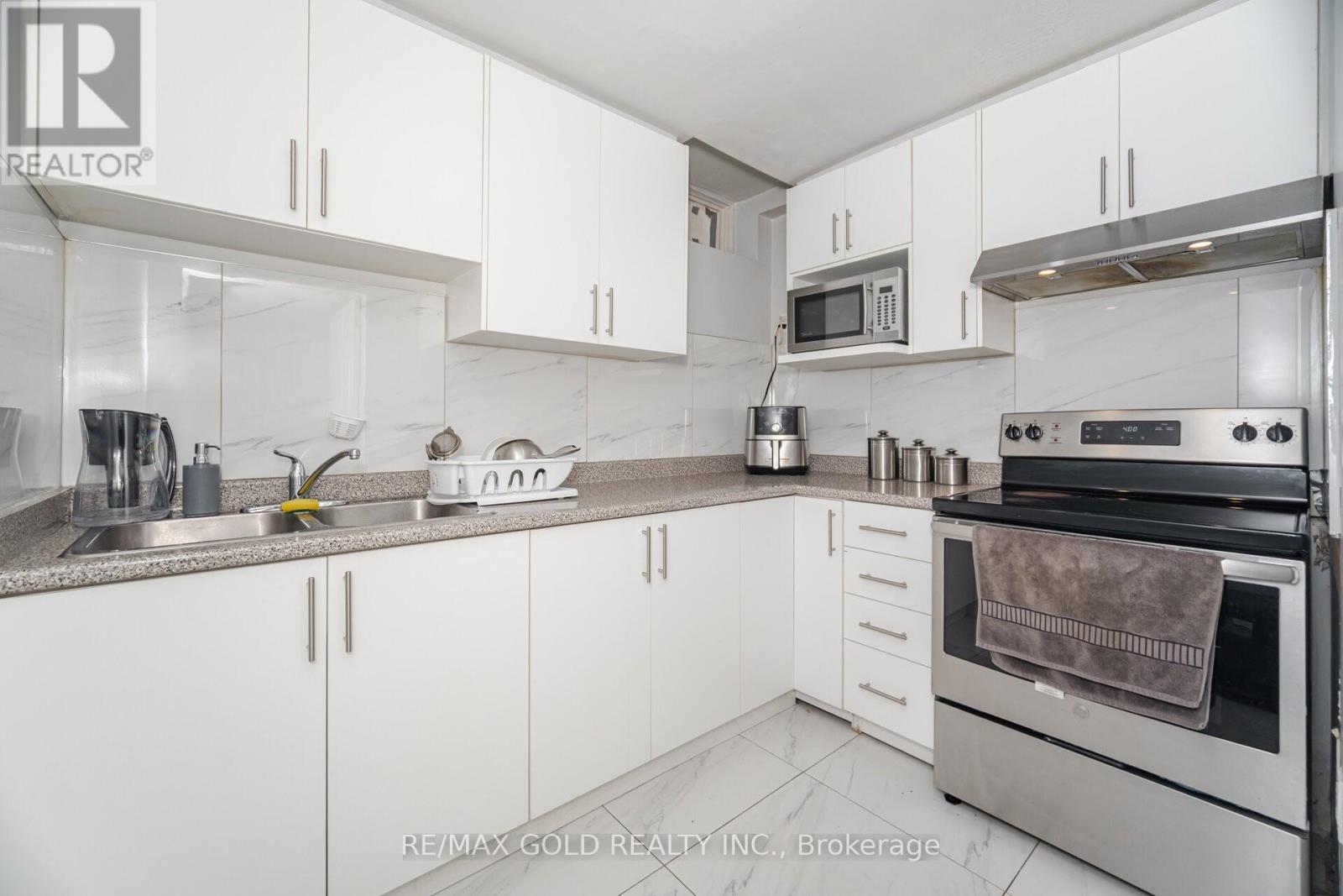 32 Eaglesprings Crescent, Brampton, Ontario  L6P 2V9 - Photo 25 - W12666394