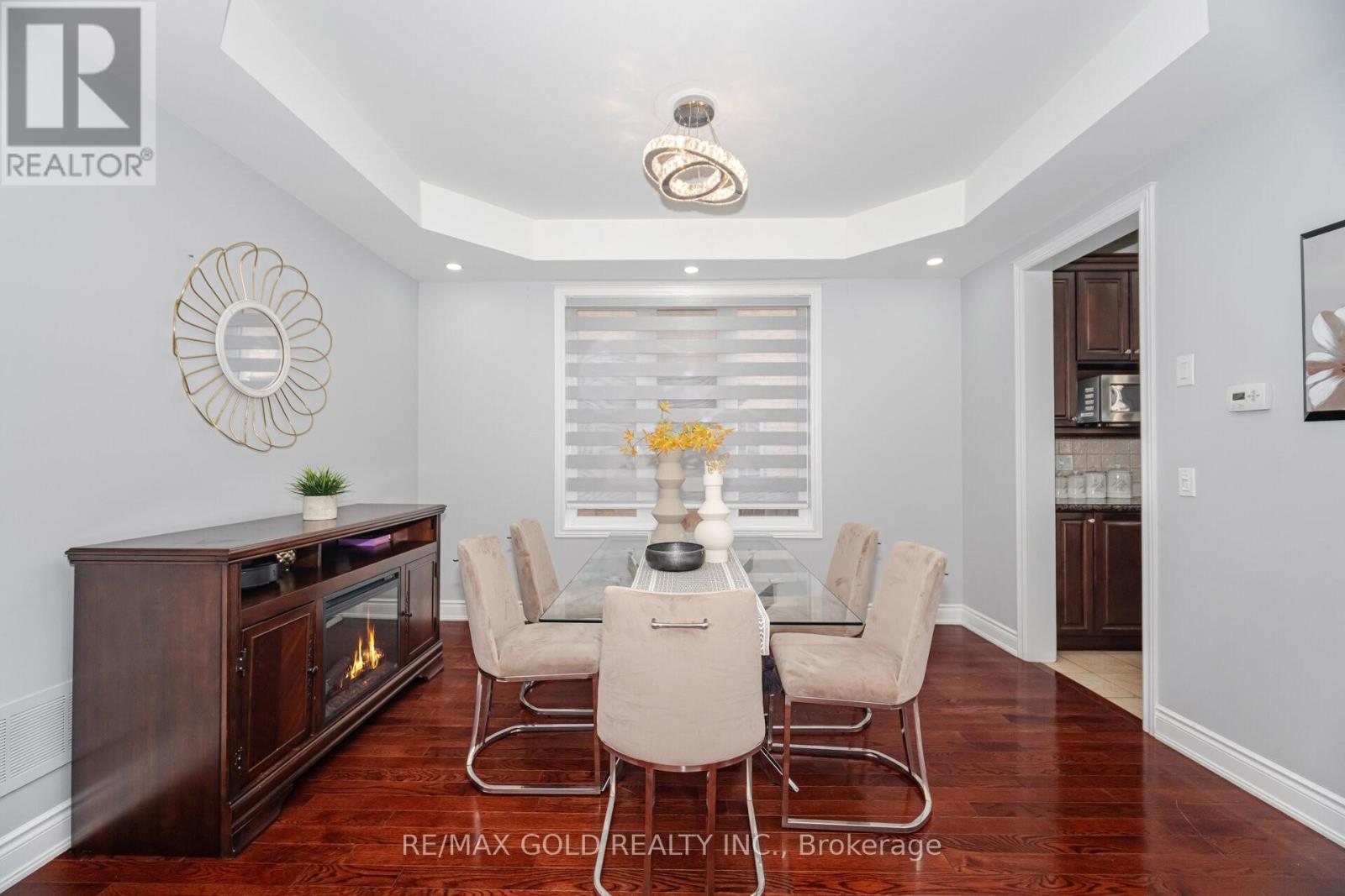 32 Eaglesprings Crescent, Brampton, Ontario  L6P 2V9 - Photo 6 - W12666394