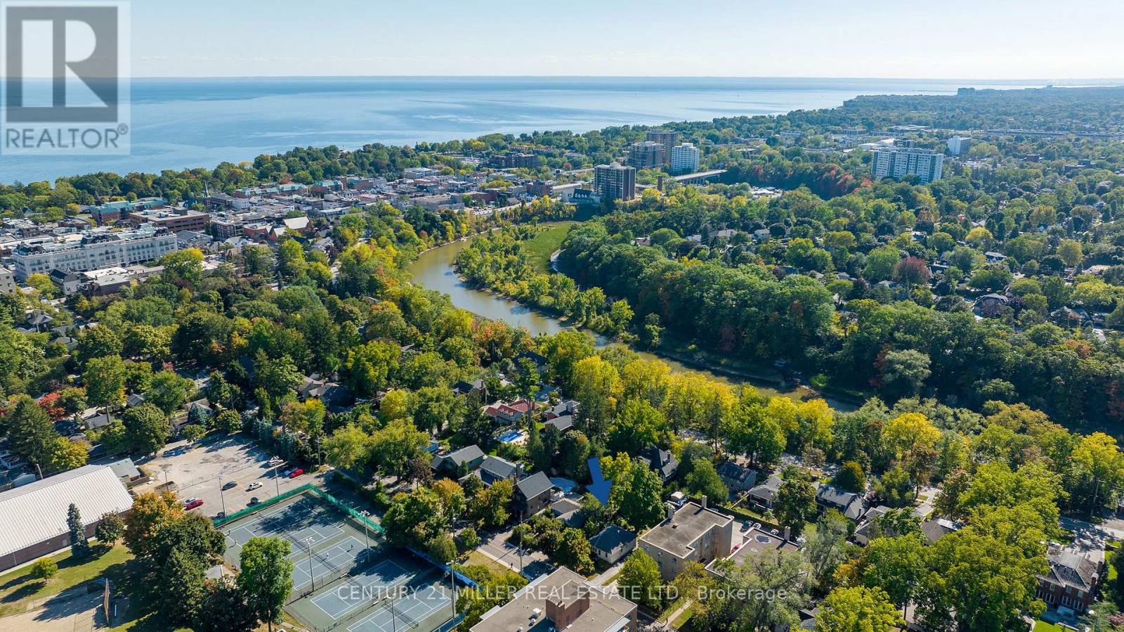 258 Reynolds Street, Oakville, Ontario  L6J 3L4 - Photo 4 - W12668896