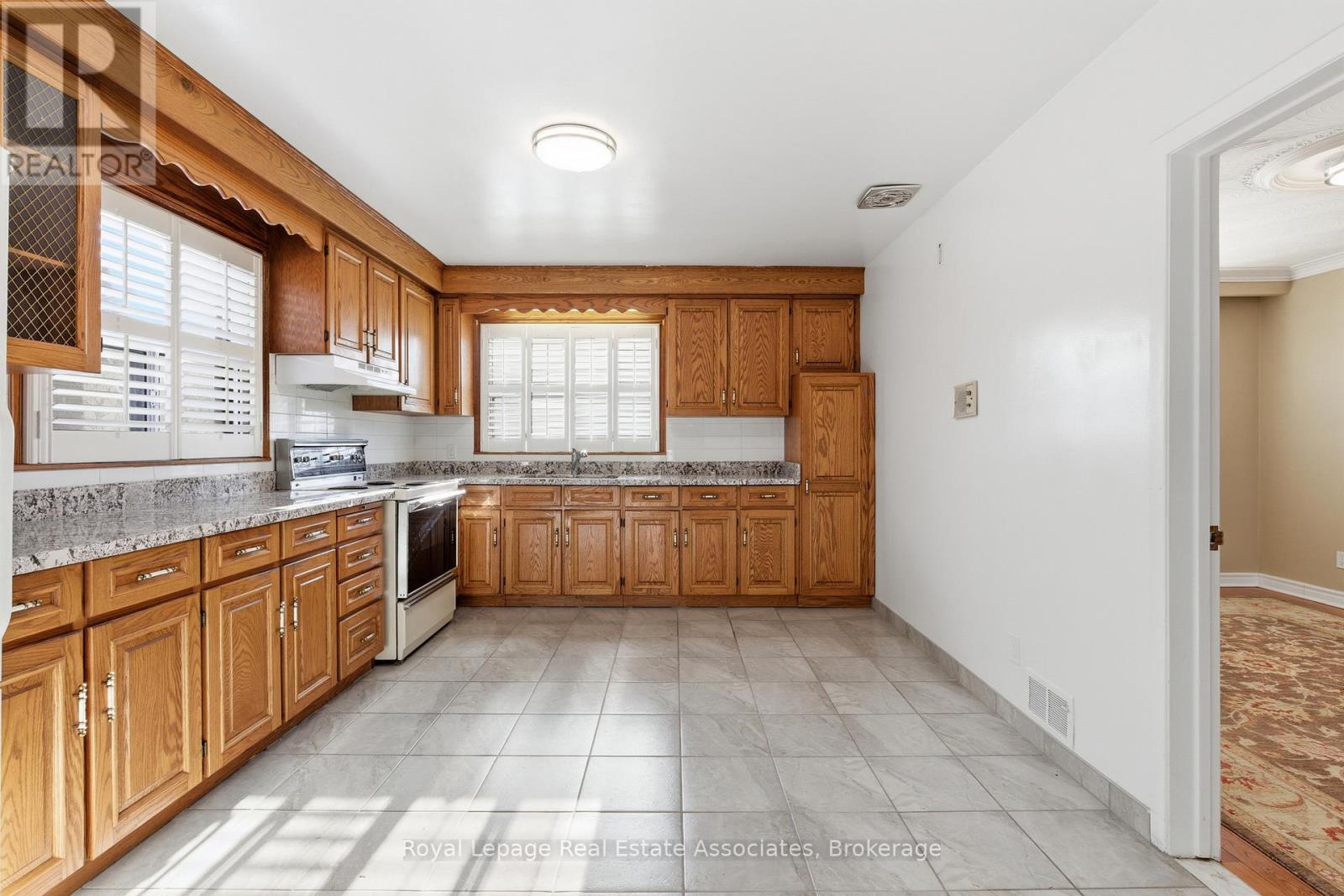 117 Harding Avenue, Toronto, Ontario  M6M 3A4 - Photo 12 - W12668898