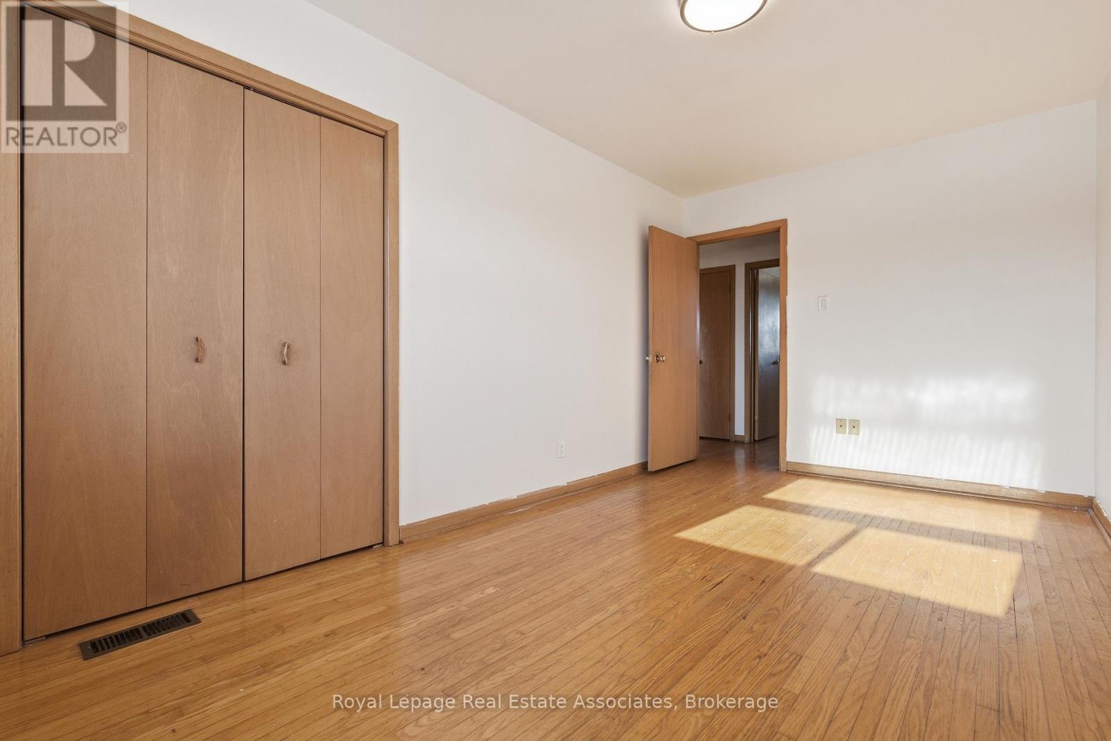 117 Harding Avenue, Toronto, Ontario  M6M 3A4 - Photo 19 - W12668898