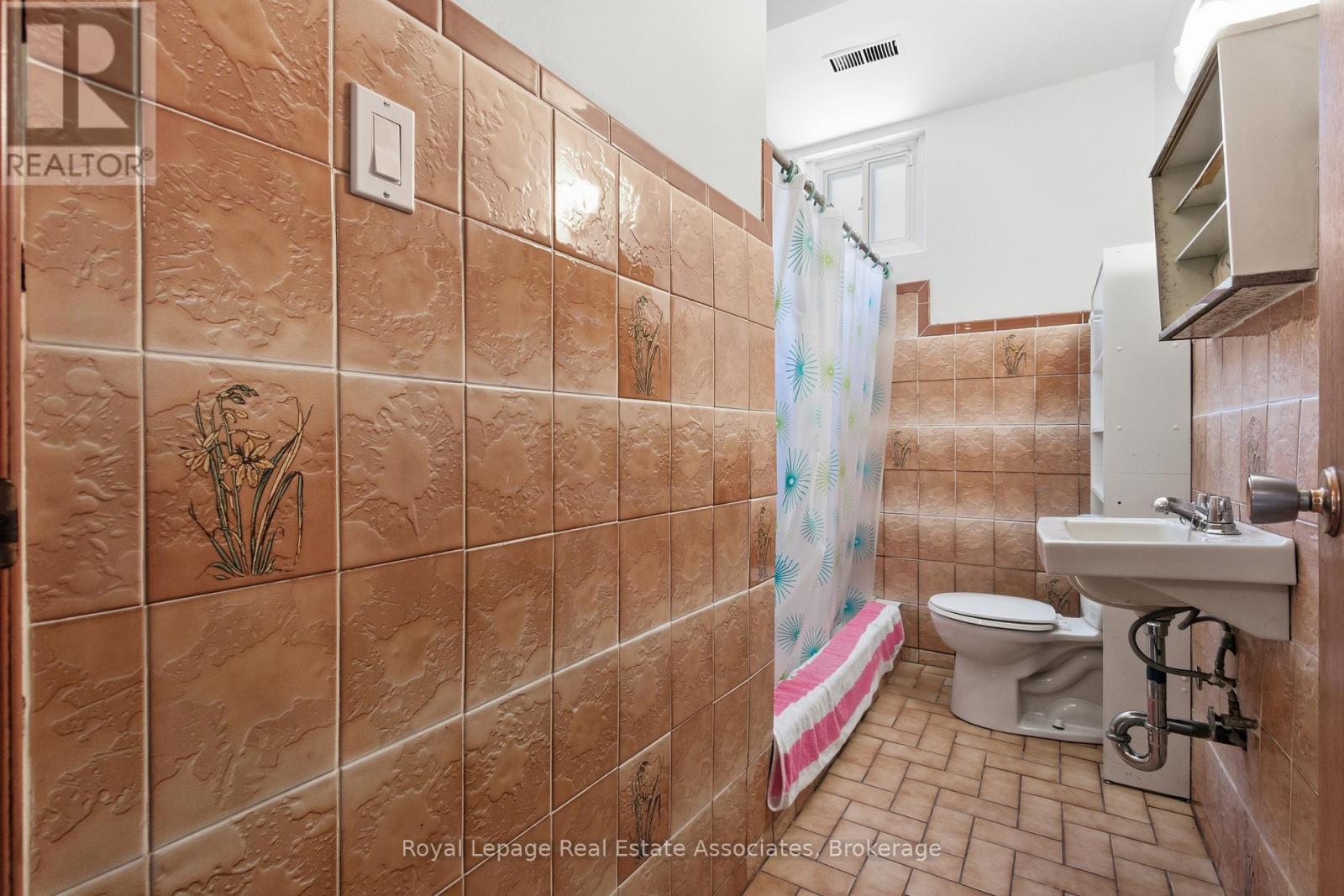 117 Harding Avenue, Toronto, Ontario  M6M 3A4 - Photo 22 - W12668898