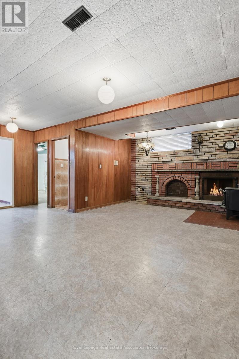 117 Harding Avenue, Toronto, Ontario  M6M 3A4 - Photo 29 - W12668898