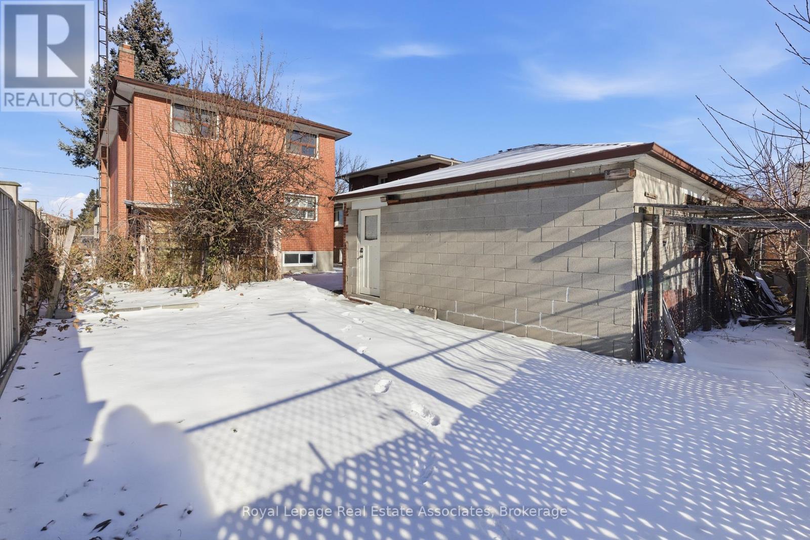 117 Harding Avenue, Toronto, Ontario  M6M 3A4 - Photo 33 - W12668898