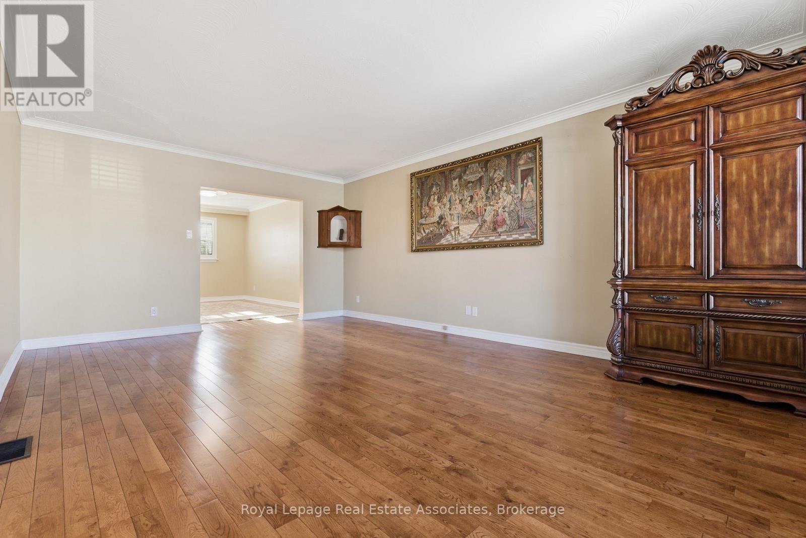 117 Harding Avenue, Toronto, Ontario  M6M 3A4 - Photo 8 - W12668898