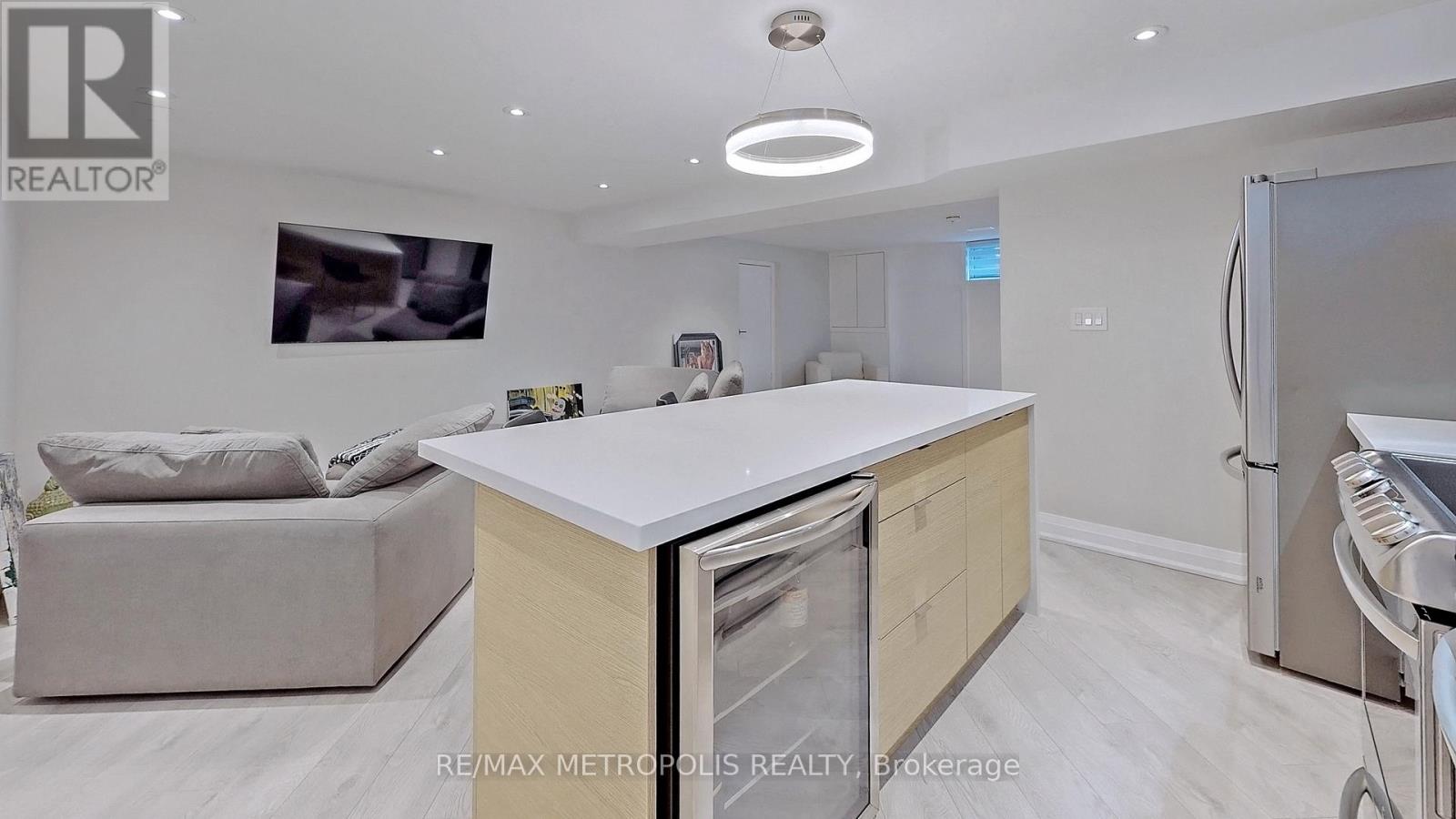 Lower - 20 Knox Avenue, Toronto, Ontario  M9L 2M3 - Photo 3 - W12668944