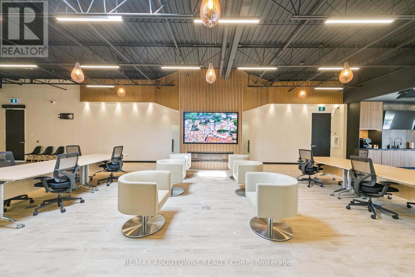 211-B - 320 Matheson Boulevard W, Mississauga, Ontario  L5R 3R1 - Photo 9 - W12668958