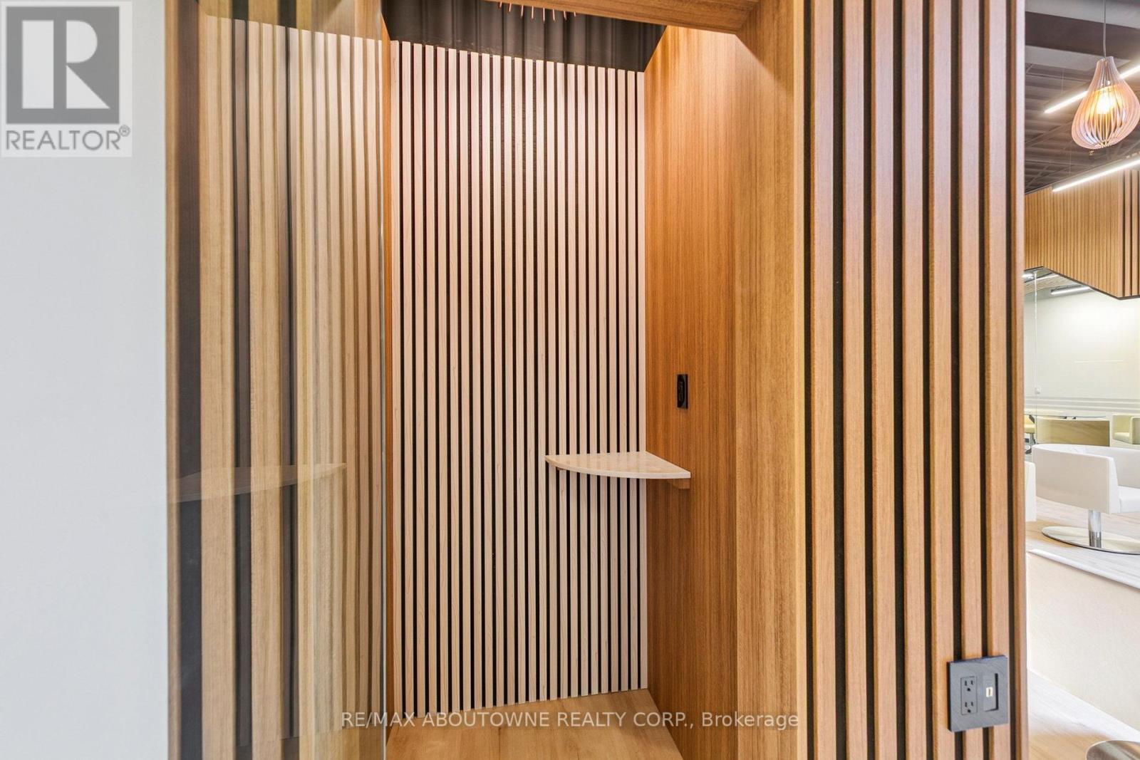 211-C - 320 Matheson Boulevard W, Mississauga, Ontario  L5R 3R1 - Photo 10 - W12668980