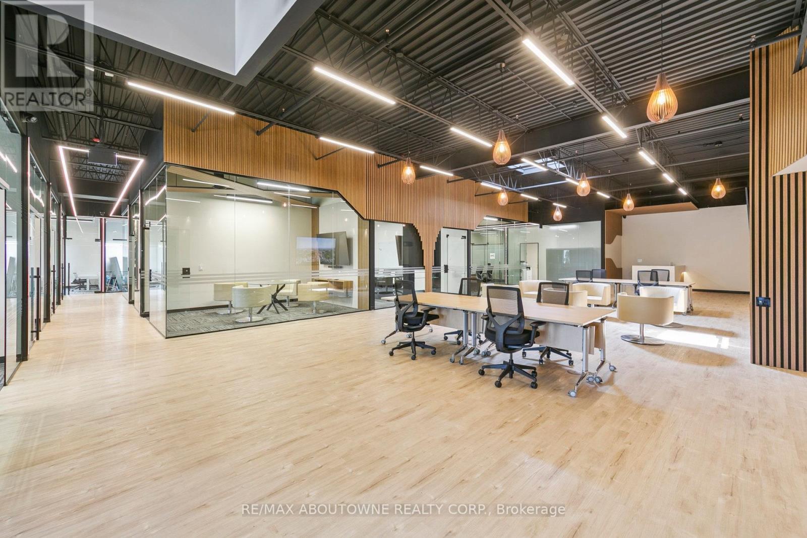 211-C - 320 Matheson Boulevard W, Mississauga, Ontario  L5R 3R1 - Photo 11 - W12668980