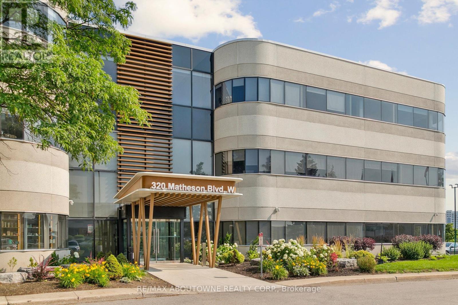 211-C - 320 Matheson Boulevard W, Mississauga, Ontario  L5R 3R1 - Photo 2 - W12668980