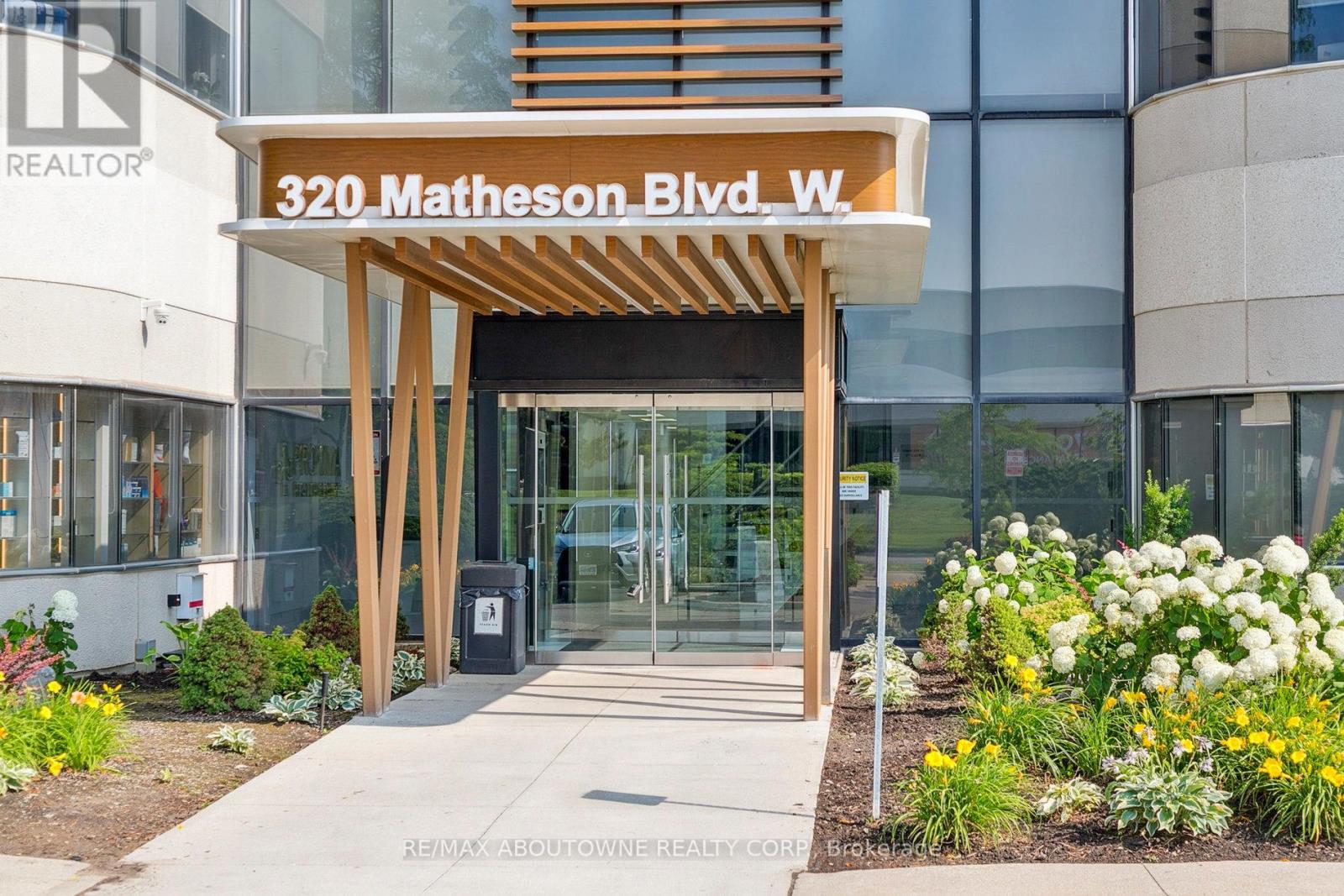 211-C - 320 Matheson Boulevard W, Mississauga, Ontario  L5R 3R1 - Photo 3 - W12668980