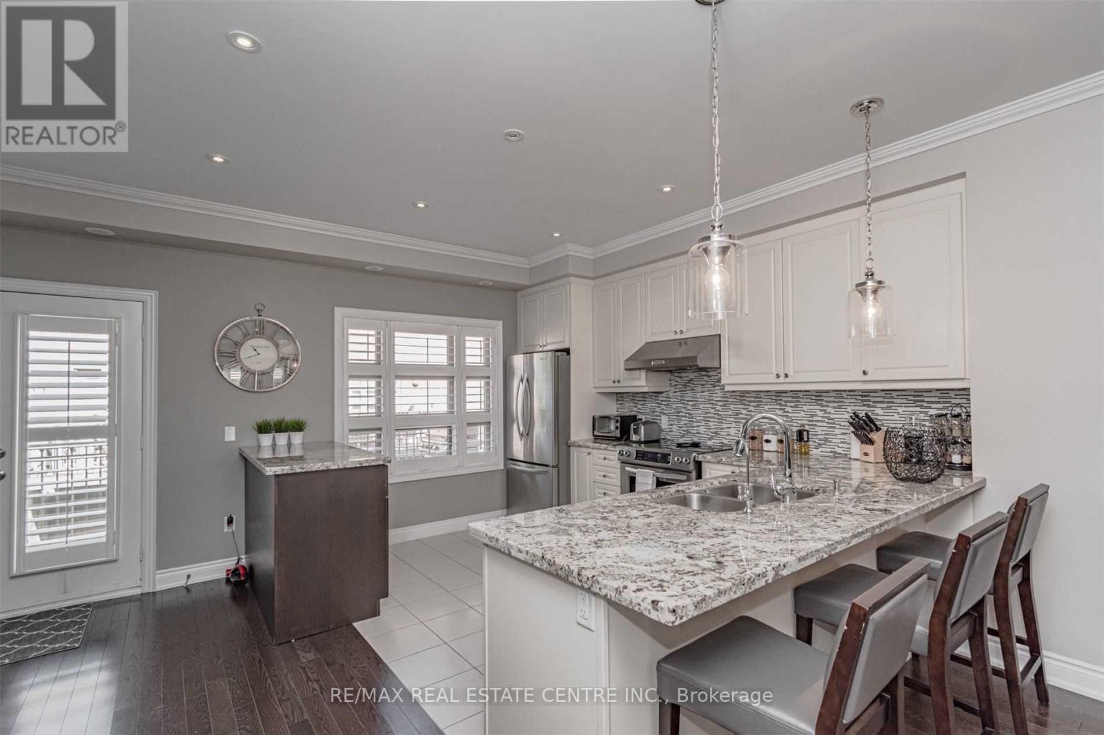 30 - 2460 Prince Michael Drive, Oakville, Ontario  L6H 0G8 - Photo 7 - W12668992