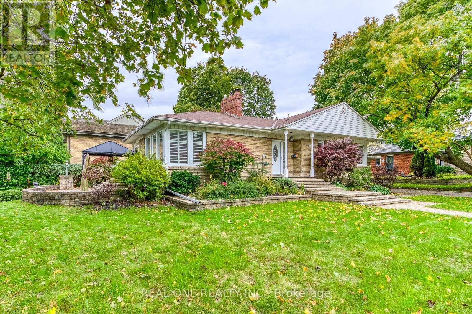 2181 COURTLAND DRIVE, Burlington, Ontario