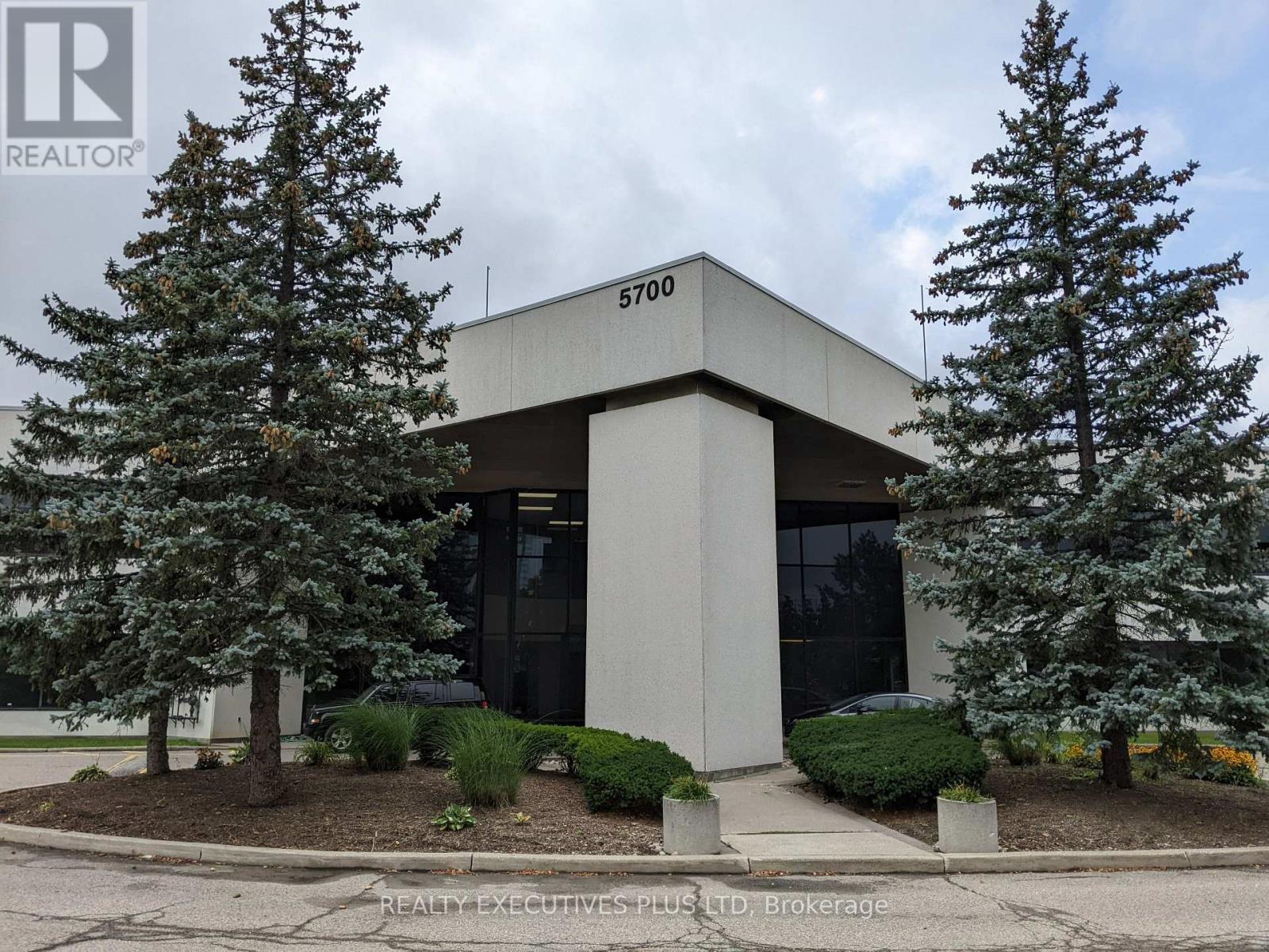 103 - 5700 Cancross Court, Mississauga, Ontario  L5R 3E9 - Photo 1 - W12669040