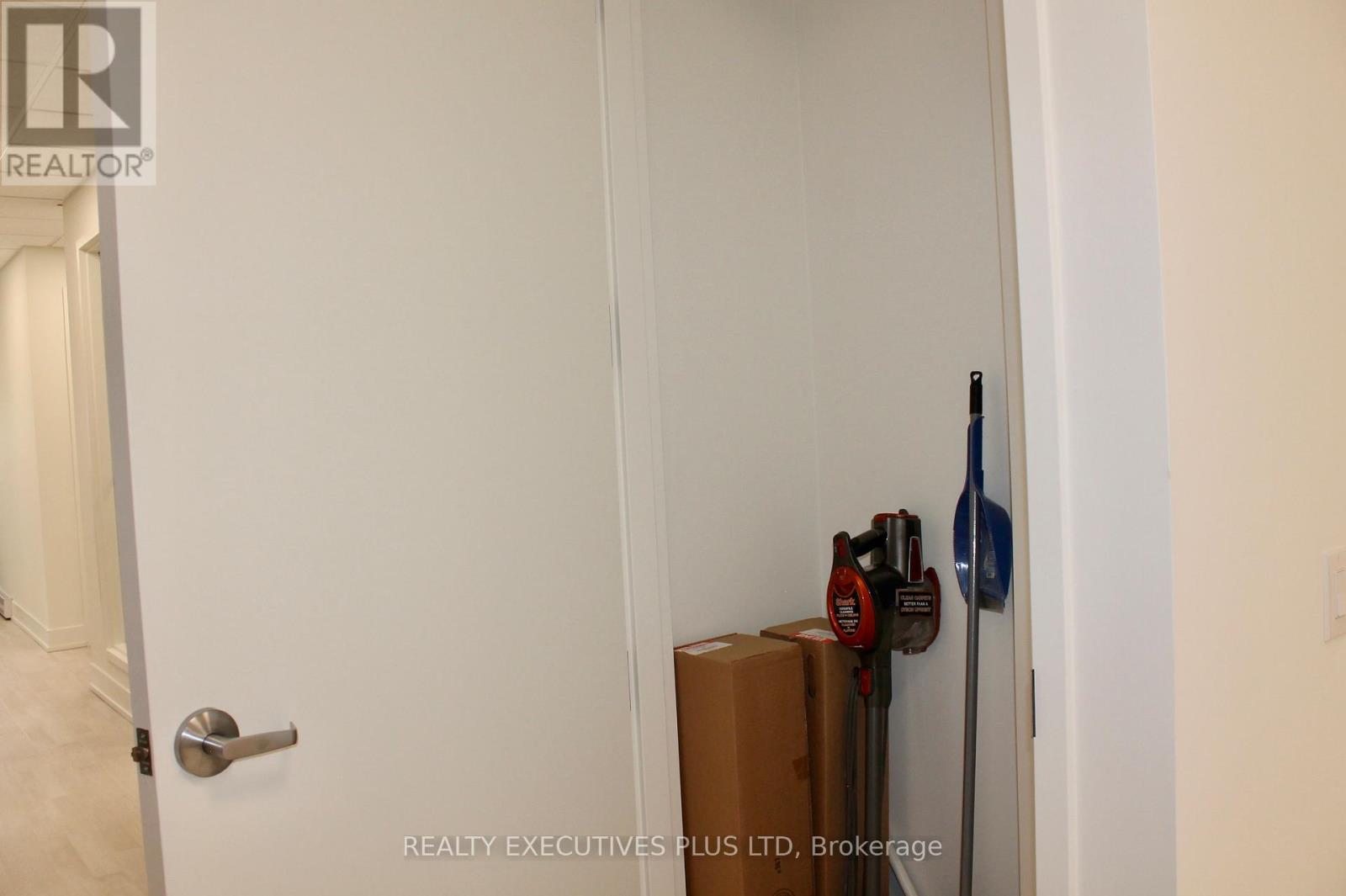 103 - 5700 Cancross Court, Mississauga, Ontario  L5R 3E9 - Photo 22 - W12669040