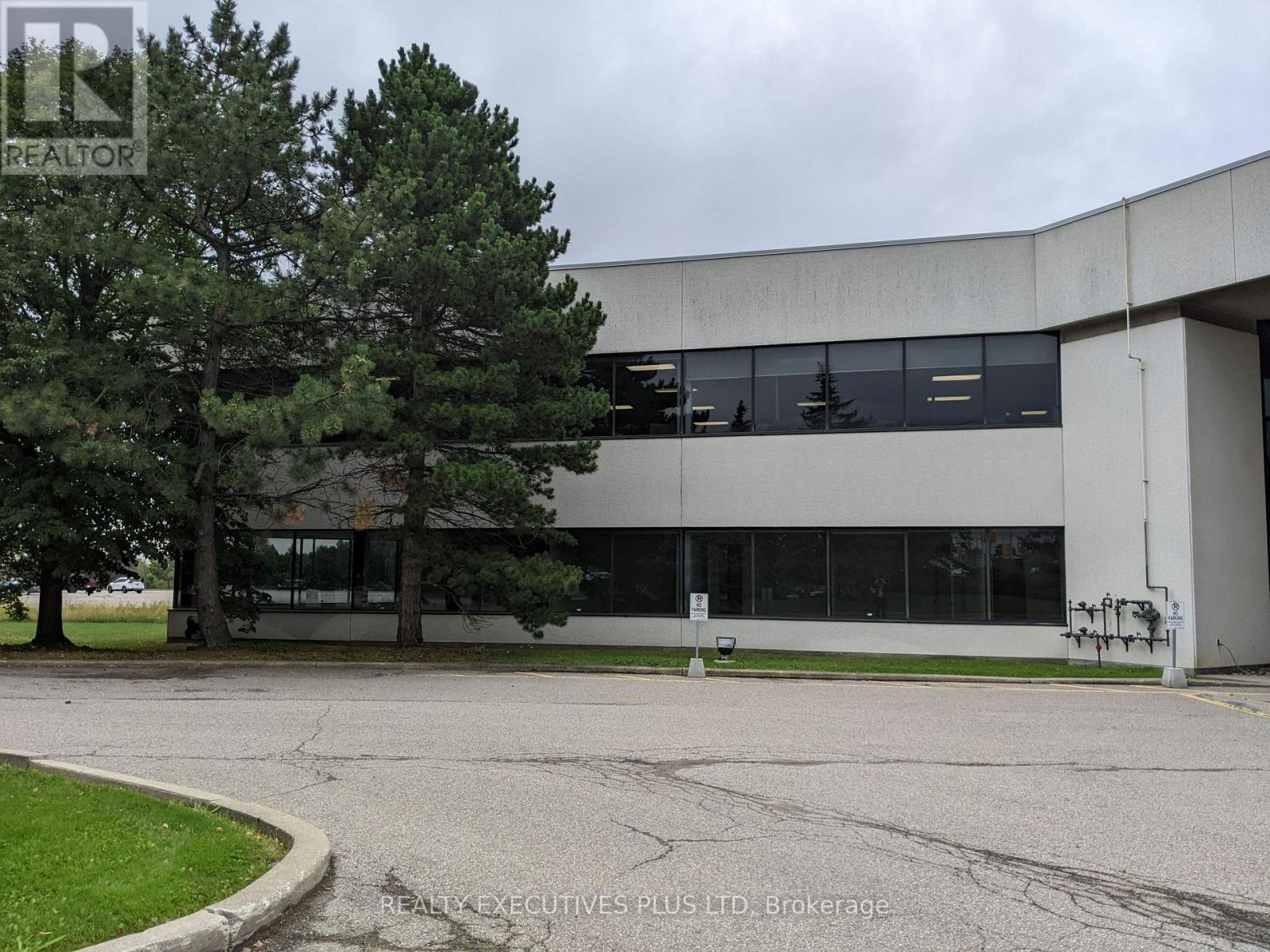 103 - 5700 Cancross Court, Mississauga, Ontario  L5R 3E9 - Photo 3 - W12669040