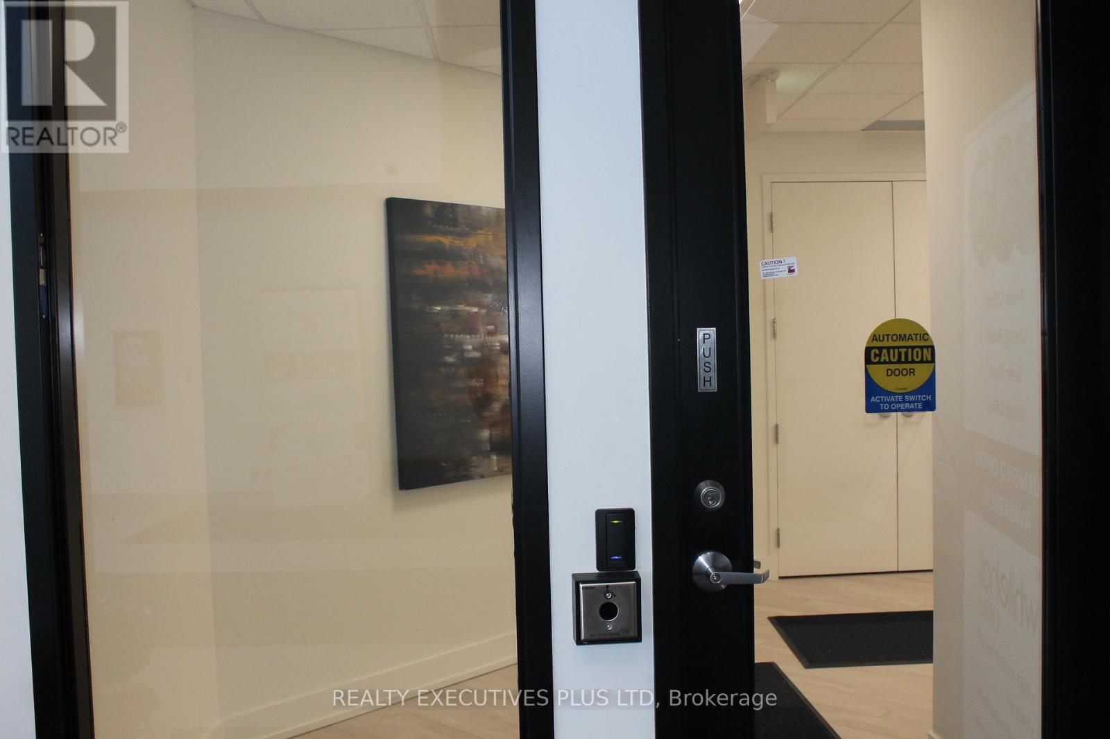 103 - 5700 Cancross Court, Mississauga, Ontario  L5R 3E9 - Photo 5 - W12669040