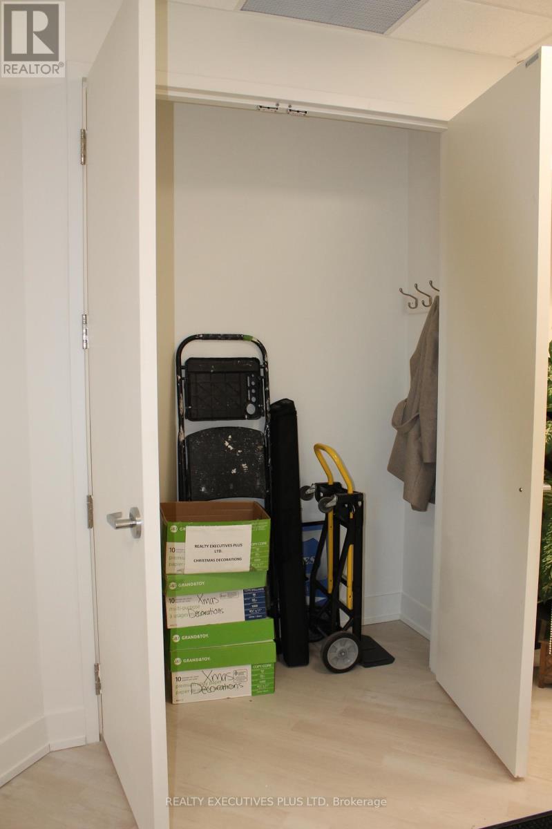 103 - 5700 Cancross Court, Mississauga, Ontario  L5R 3E9 - Photo 8 - W12669040