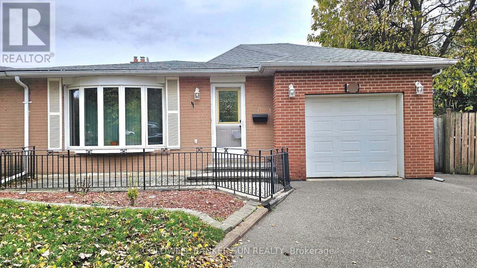 23 Brookdale Crescent, Brampton, Ontario  L6T 1M8 - Photo 2 - W12669060