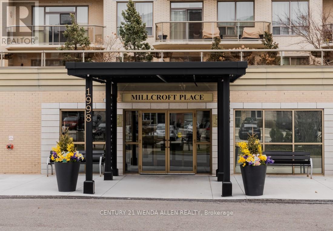 909 - 1998 Ironstone Drive, Burlington, Ontario  L7L 7P7 - Photo 4 - W12669078