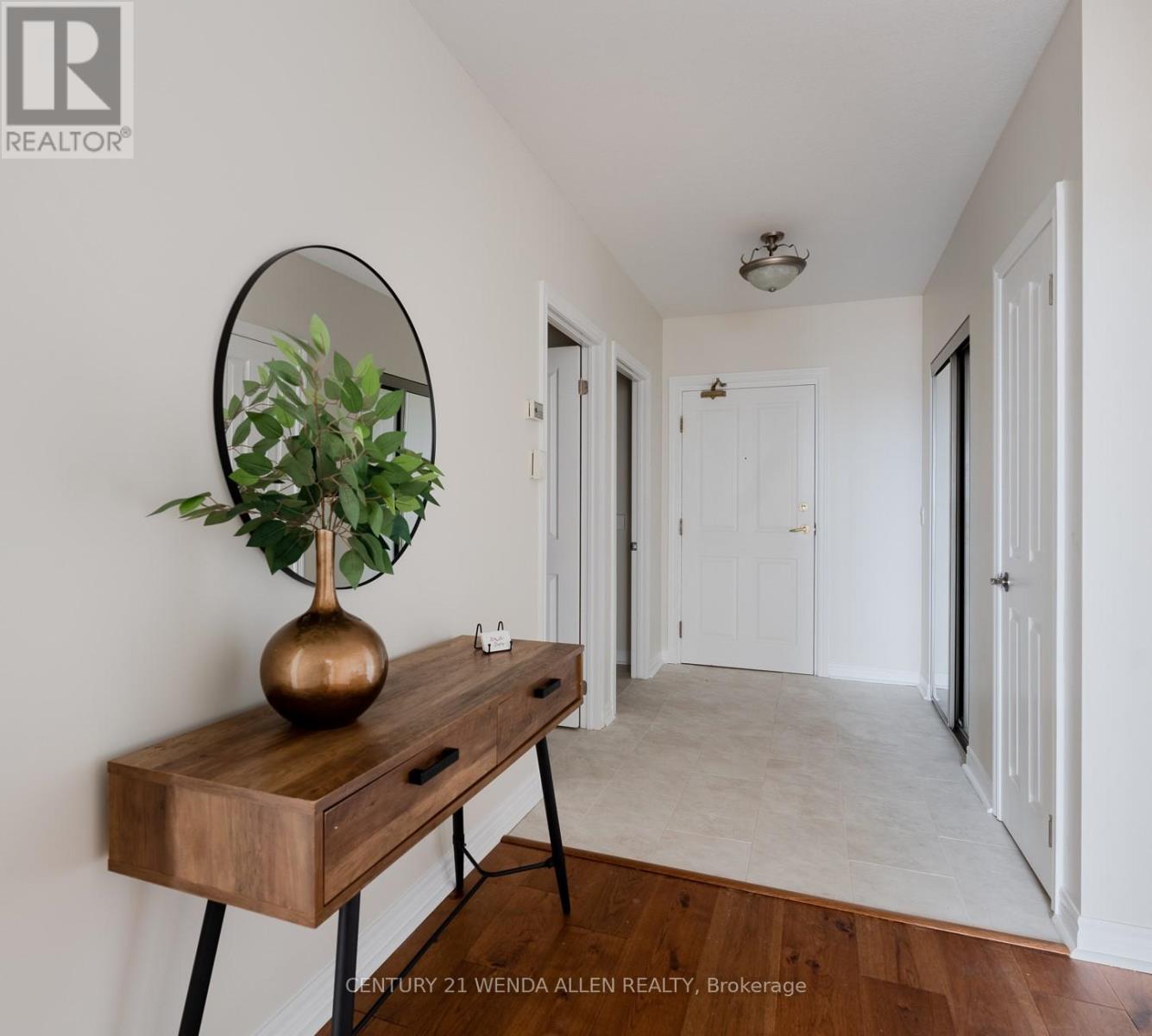 909 - 1998 Ironstone Drive, Burlington, Ontario  L7L 7P7 - Photo 5 - W12669078