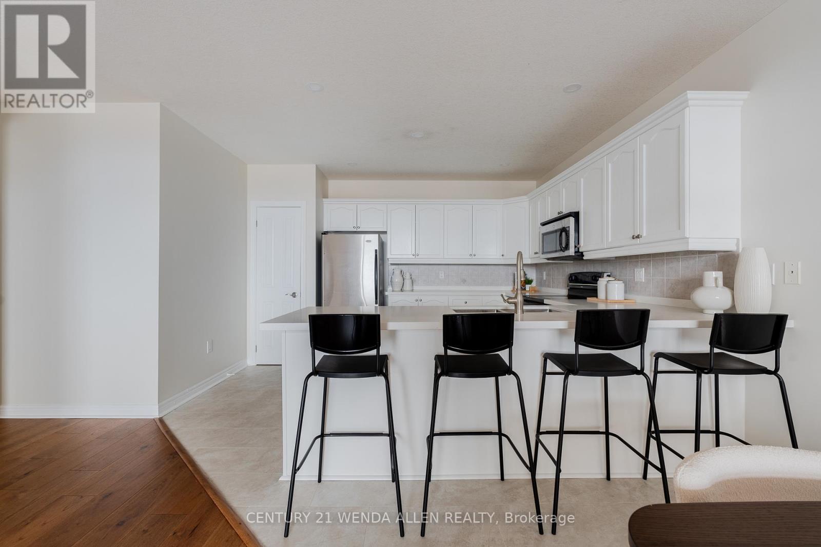 909 - 1998 Ironstone Drive, Burlington, Ontario  L7L 7P7 - Photo 7 - W12669078